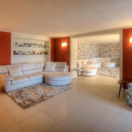 Sleeps 10 Pool Air Con Wifi Willa