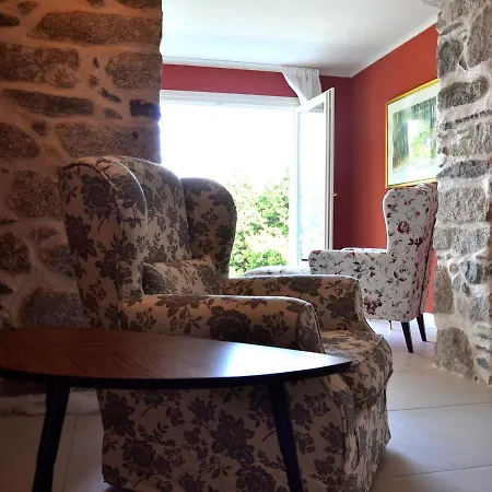 Sleeps 10 Pool Air Con Wifi * Baveno