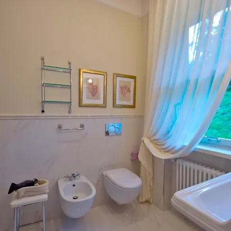 Sleeps 10 Pool Air Con Wifi * Baveno