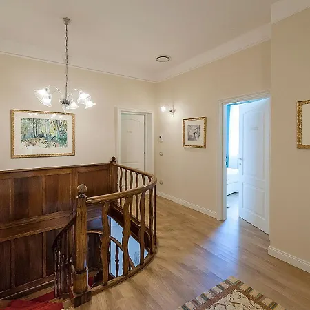 Sleeps 10 Pool Air Con Wifi Willa