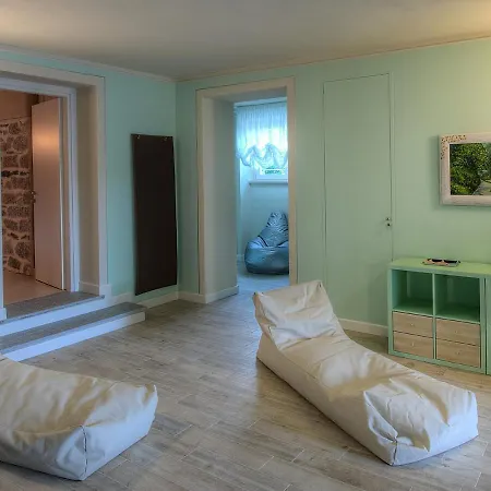 Sleeps 10 Pool Air Con Wifi * Baveno