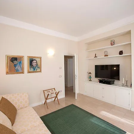 Sleeps 10 Pool Air Con Wifi Baveno