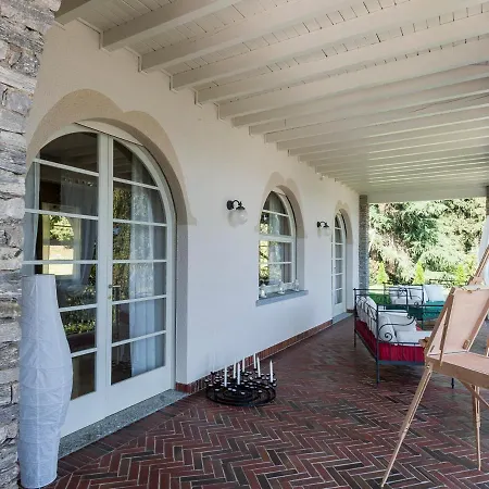 Sleeps 10 Pool Air Con Wifi * Baveno