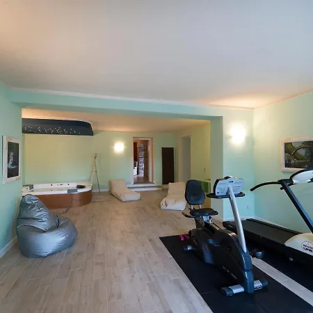 Sleeps 10 Pool Air Con Wifi