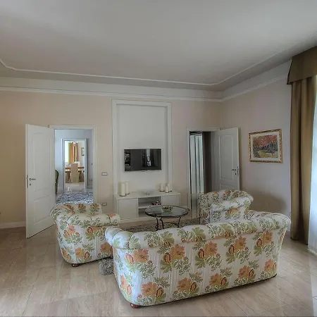 Sleeps 10 Pool Air Con Wifi *
