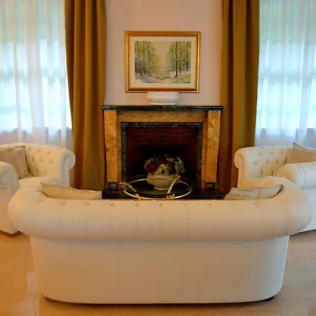 Sleeps 10 Pool Air Con Wifi