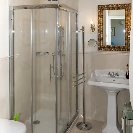 Sleeps 10 Pool Air Con Wifi Baveno