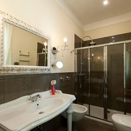 Sleeps 10 Pool Air Con Wifi * Baveno